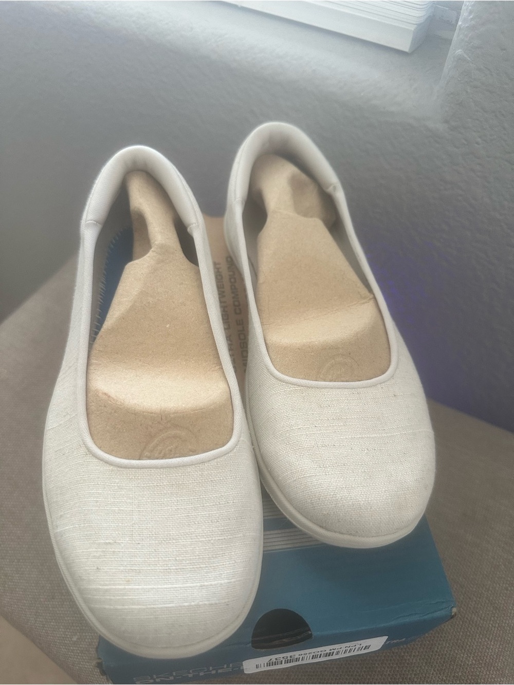 Skechers Susie go walk lite Women’s Canvas Ballet Flats in Beige 5.5